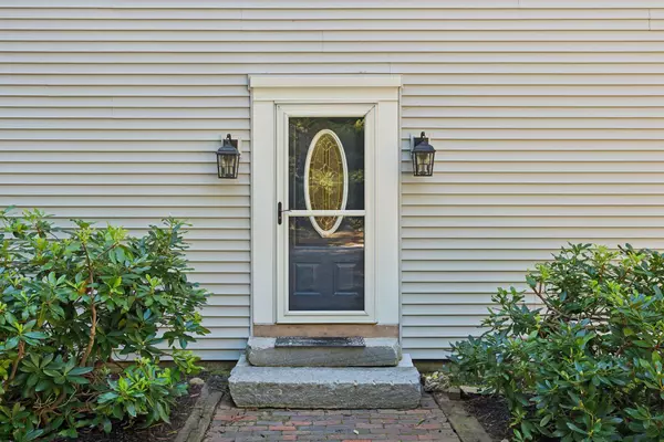 Raymond, ME 04071,9 Waterview RD