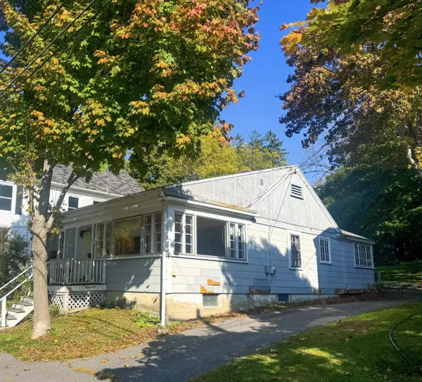 33 Willow ST, Bath, ME 04530