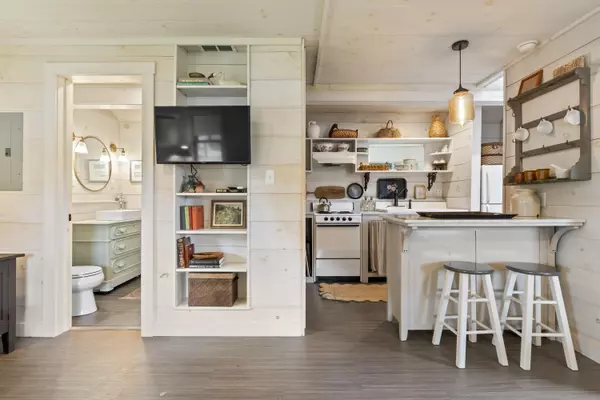 Thomaston, ME 04861,4 Stoney Brook LN