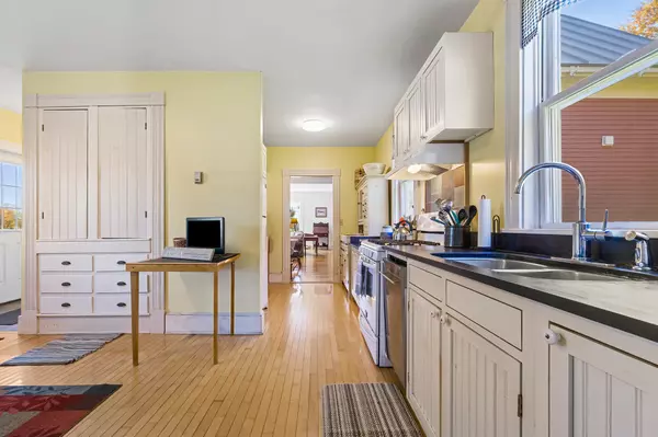 Saint Albans, ME 04971,370 Square RD