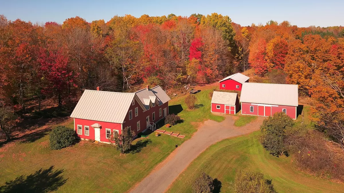 Saint Albans, ME 04971,370 Square RD