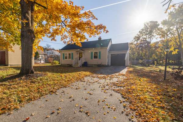 12 Sunset AVE, Auburn, ME 04210