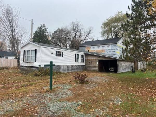 39 Van Horne AVE, Brownville, ME 04414