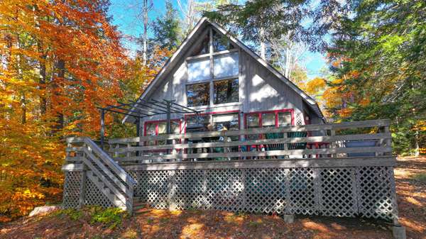 40 Hummingbird LN, Bridgton, ME 04009