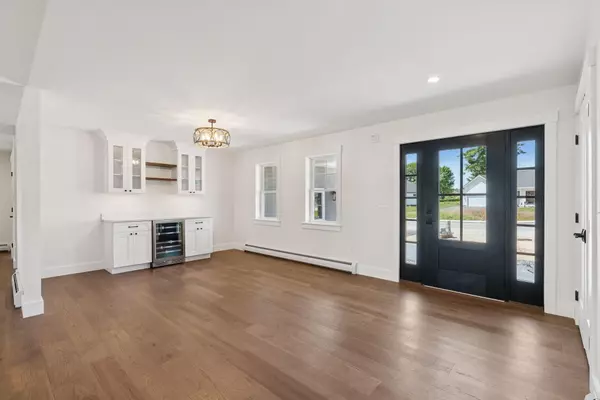 25 Magnolia DR, Old Orchard Beach, ME 04064