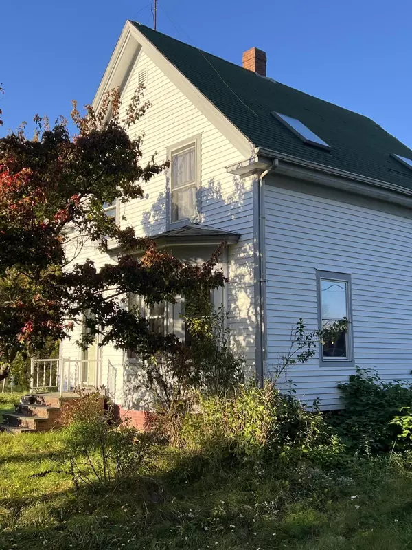 Stockton Springs, ME 04981,1233 Cape Jellison RD