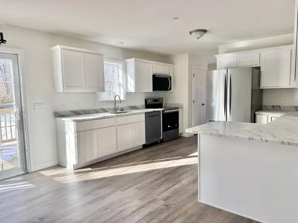 Raymond, ME 04071,51 Rolling Brook RD