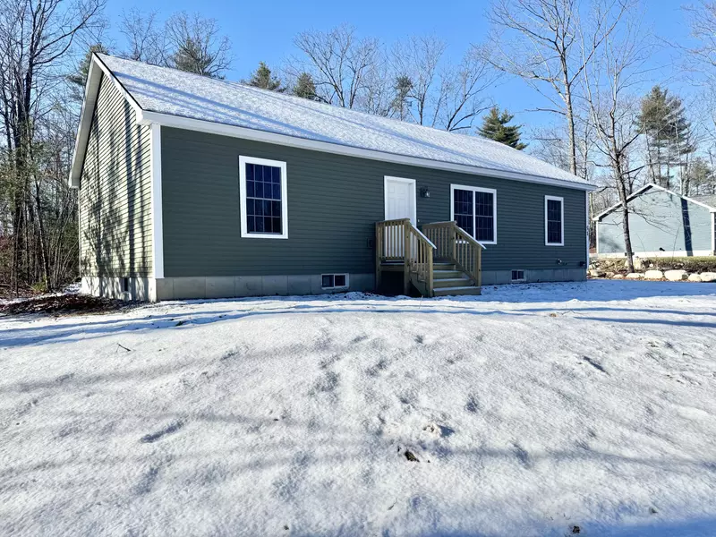 51 Rolling Brook RD, Raymond, ME 04071