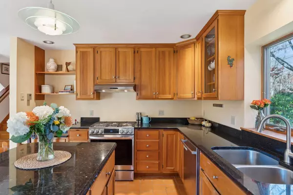 Freeport, ME 04032,6 Bishop Farm RD