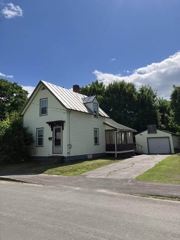 17 Poplar ST, Skowhegan, ME 04976