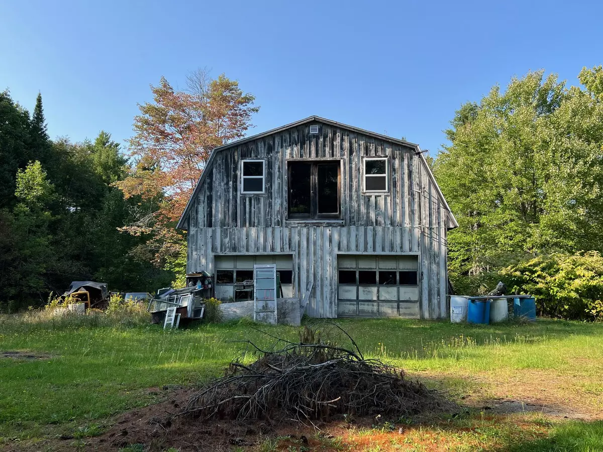 Newport, ME 04953,91 Palmer RD