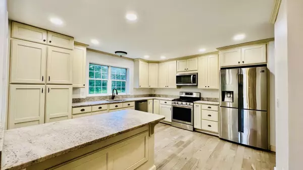 Vassalboro, ME 04989,45 Branstrom RD