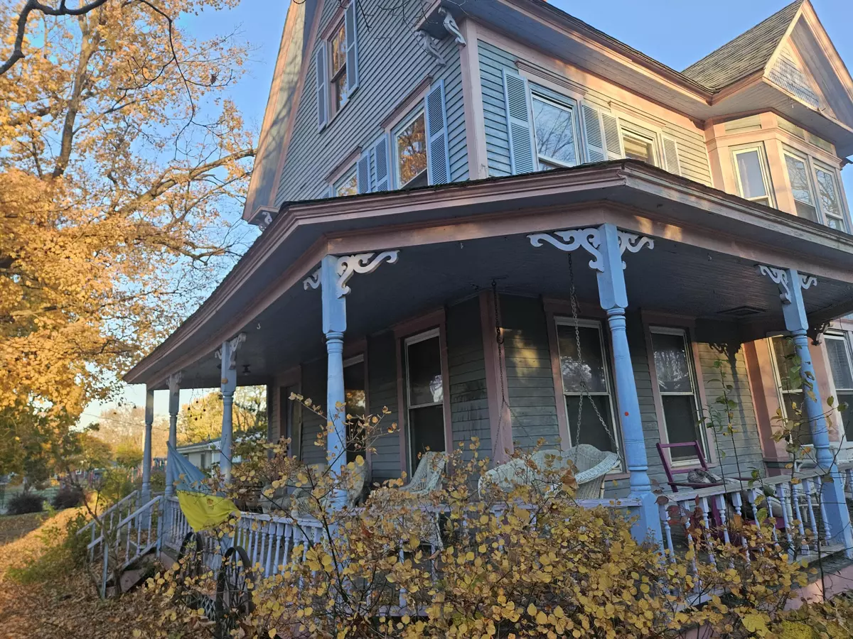 Newport, ME 04953,11 Grove ST