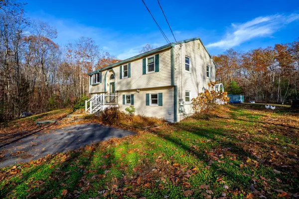 Lyman, ME 04002,221 Frost RD