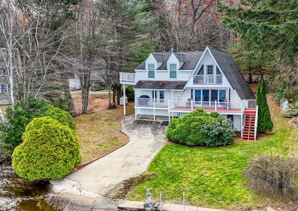 102 Sunset RD, Falmouth, ME 04105