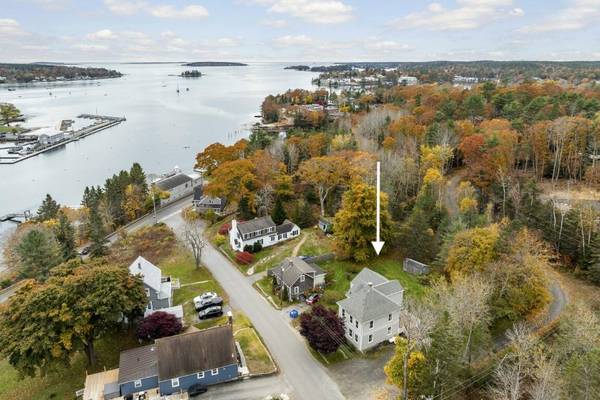 14 Williams ST, Boothbay Harbor, ME 04538