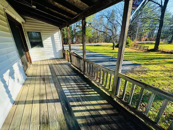 Saint Albans, ME 04971,46 Bigelow RD