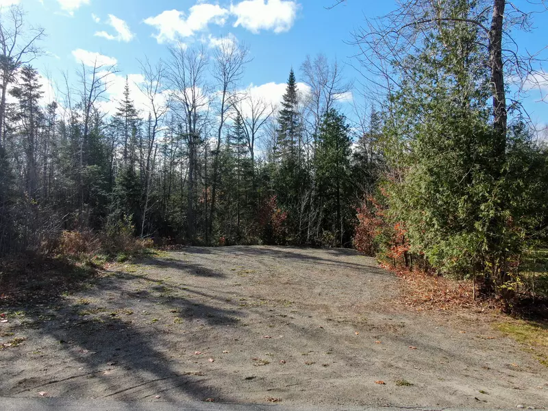 85 Albert DR, Lincoln, ME 04457