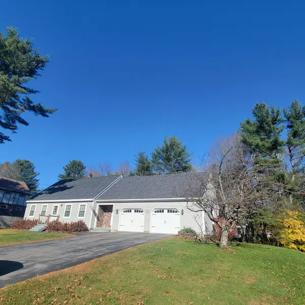 Hampden, ME 04444,6 Carriage LN