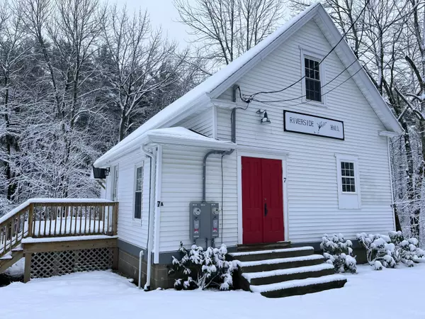 7 Raymond Hill RD, Raymond, ME 04071