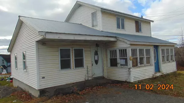 30 Smyrna ST, Houlton, ME 04730