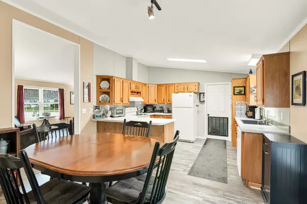 Alfred, ME 04002,40 Lady Slipper LN