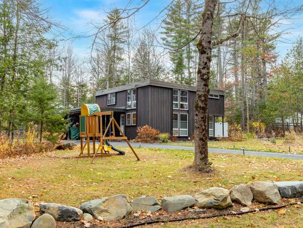 28 Westwood DR, Orono, ME 04473