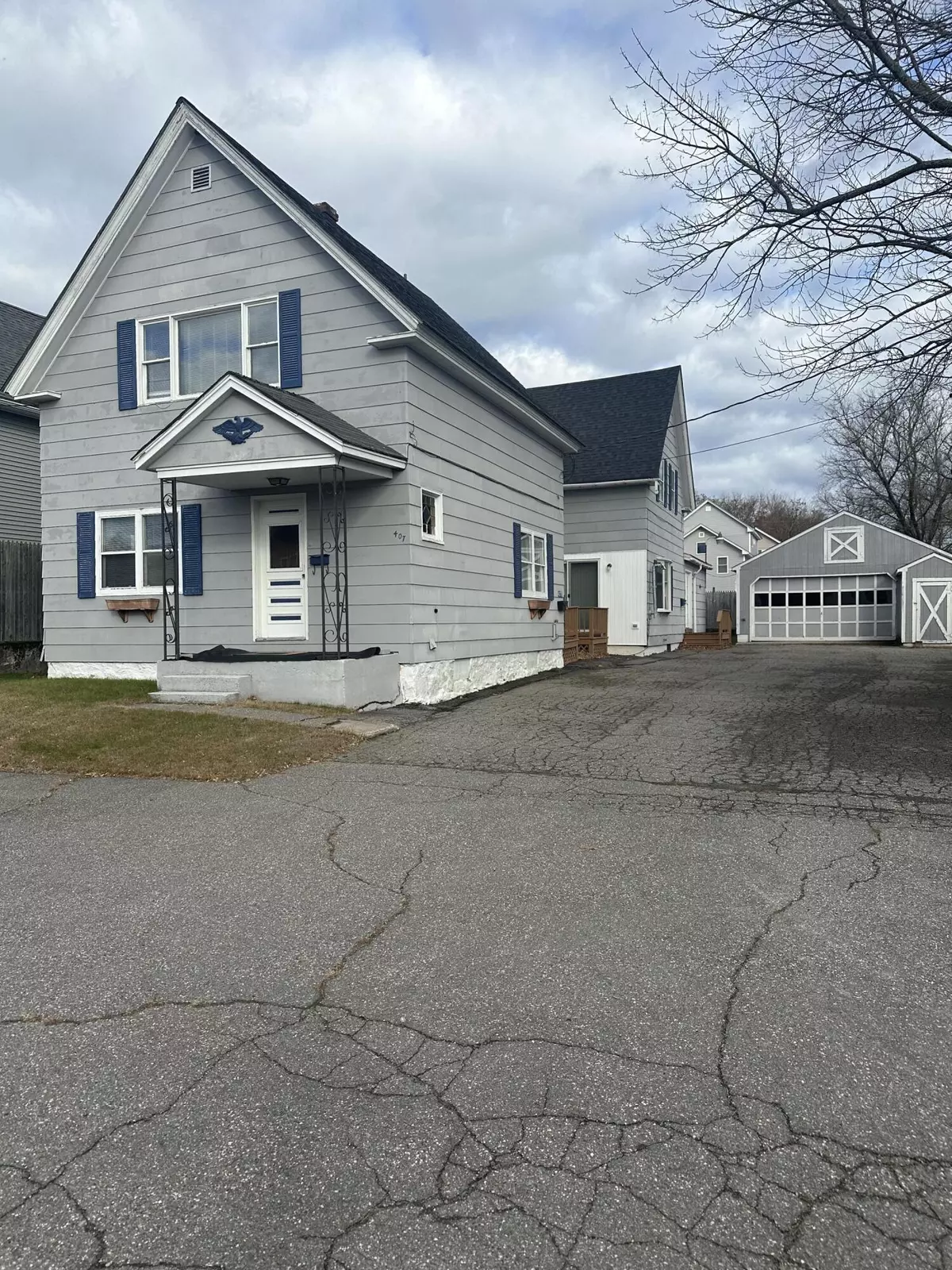 Millinocket, ME 04462,407 Katahdin AVE