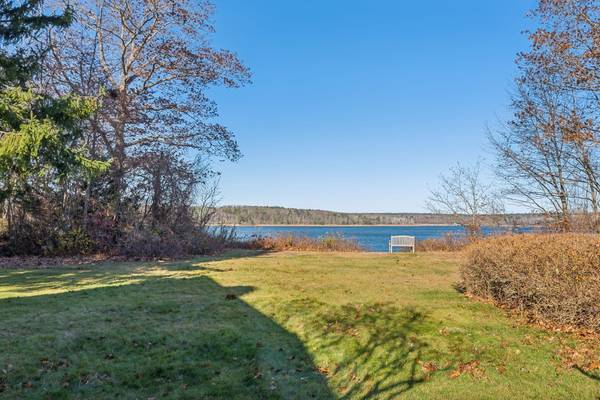 27 Greenway DR, Falmouth, ME 04105