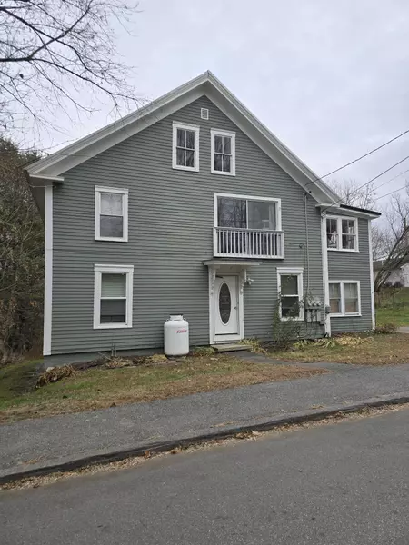 46 E East School ST, Oakland, ME 04963