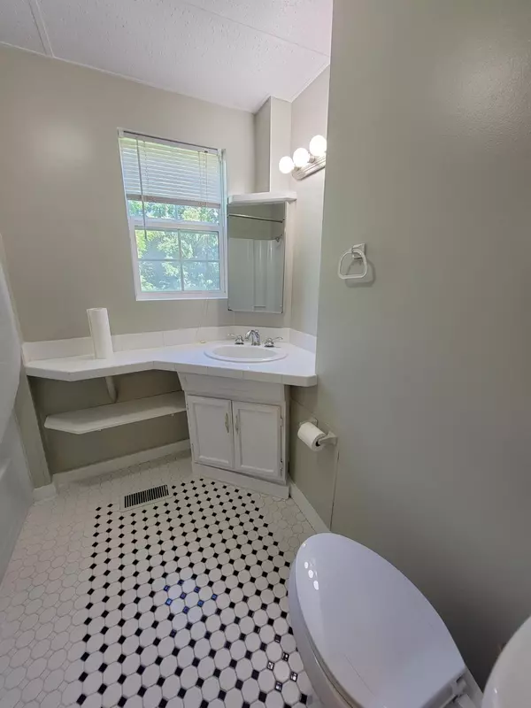 Oakland, ME 04963,46 E East School ST