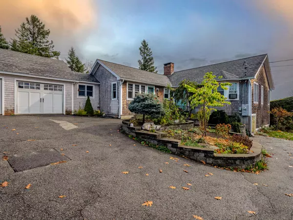 65 Bartlett LN, South Thomaston, ME 04858
