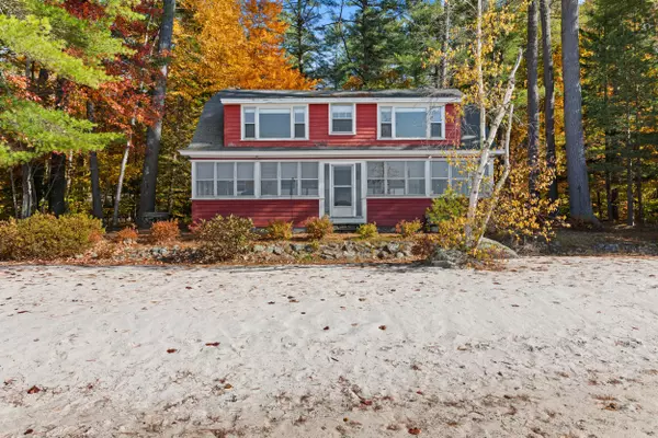 32 Hutchins RD, Raymond, ME 04071