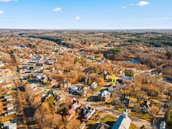 Oakland, ME 04963,22 W School ST