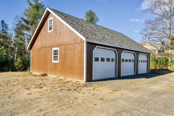 24 Peacedale DR, Northport, ME 04849