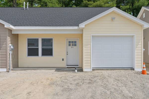 27 Village CIR #1, Augusta, ME 04330