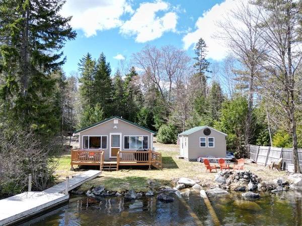 37 Petite DR, Lincoln, ME 04457