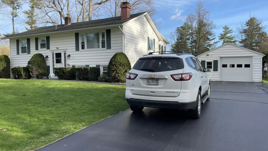 34 Burke St RD, Farmingdale, ME 04344