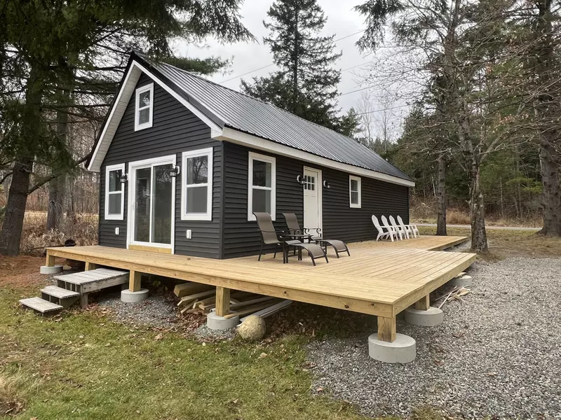 39 Mackenzie AVE, Lincoln, ME 04457