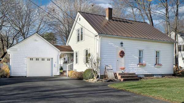 37 Robie ST, Gorham, ME 04038