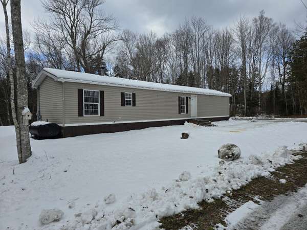 38 Ridge RD, Bradford, ME 04410