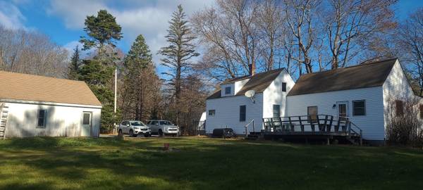 18 Cedar LN, Belfast, ME 04915