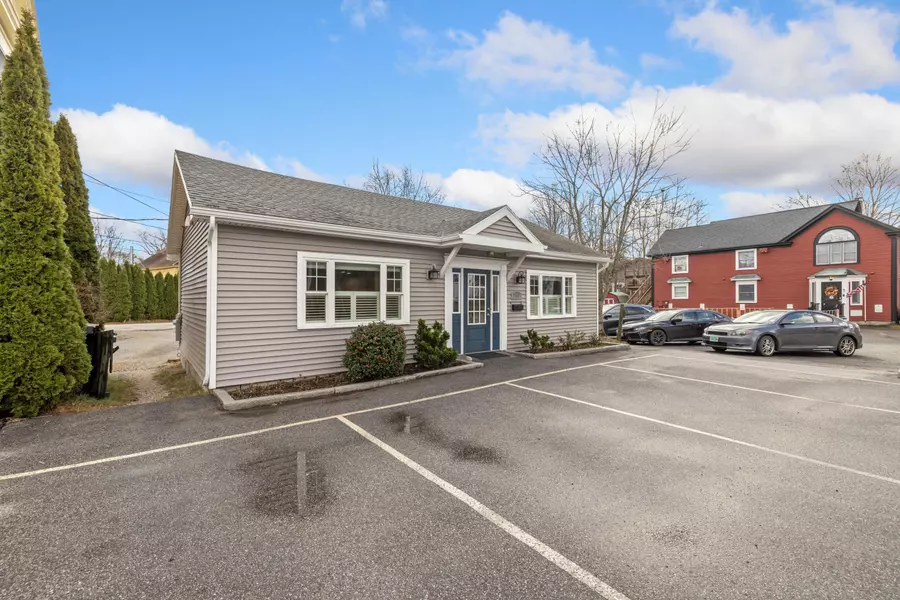 30 York ST #2, Kennebunk, ME 04043