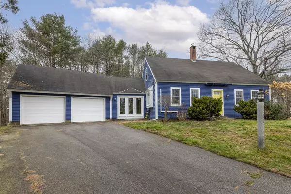 34 The Long And Winding RD, Kennebunkport, ME 04046