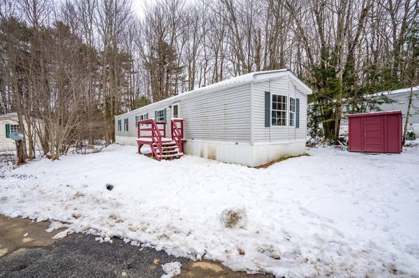 52 Squire CT, Winthrop, ME 04364