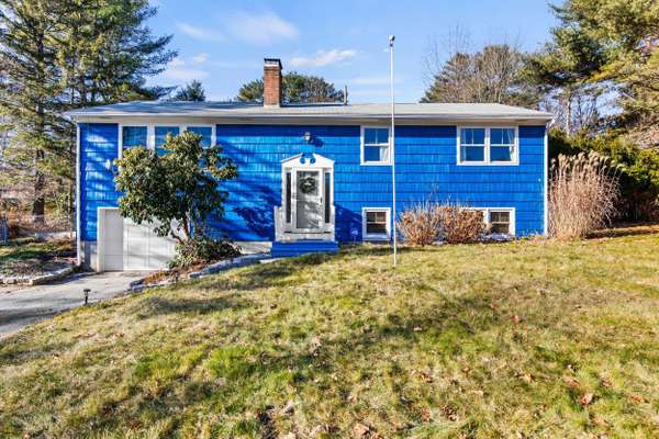 11 Abenaki DR, Topsham, ME 04086