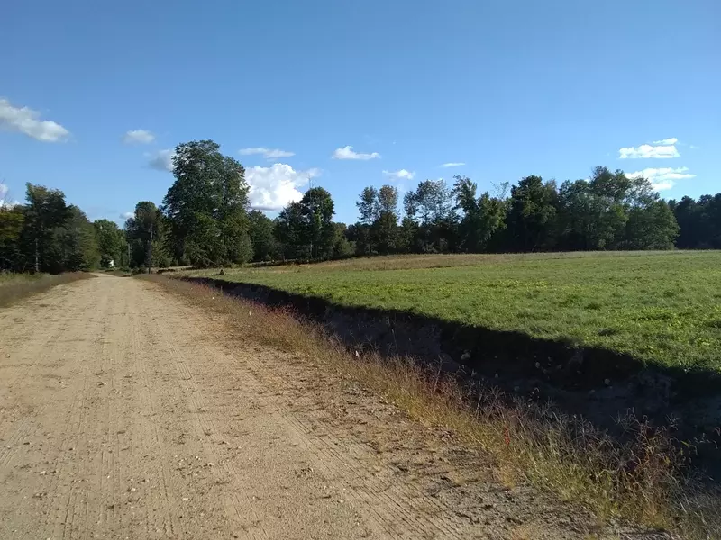 58 Elizabeth LN, Norway, ME 04268