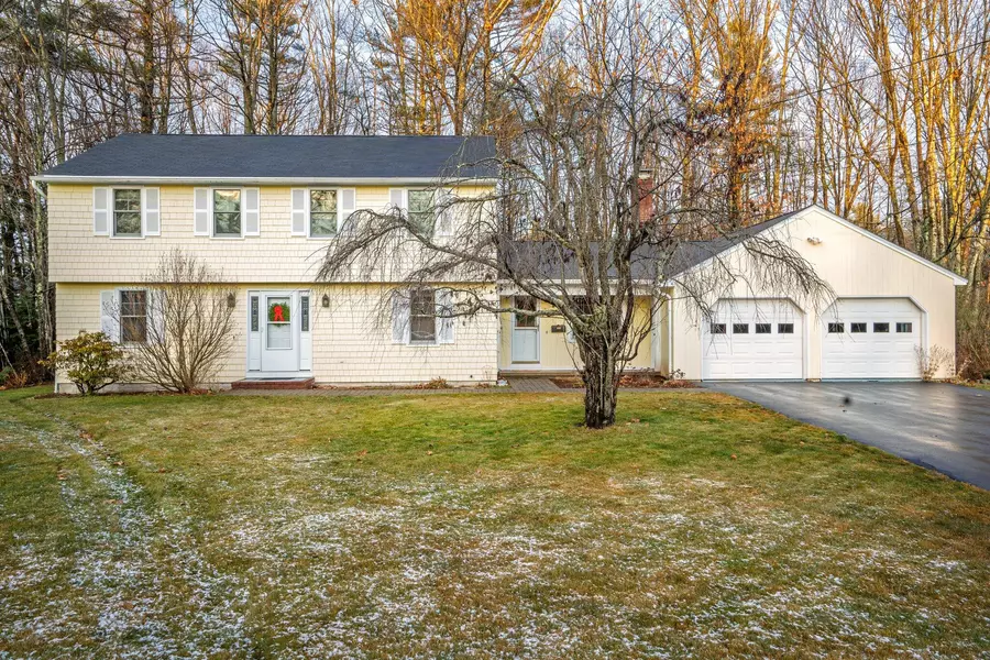 15 Gendron LN, Kennebunk, ME 04043