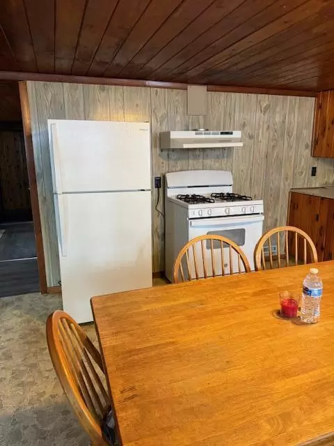 Wiscasset, ME 04578,687 Gardiner RD