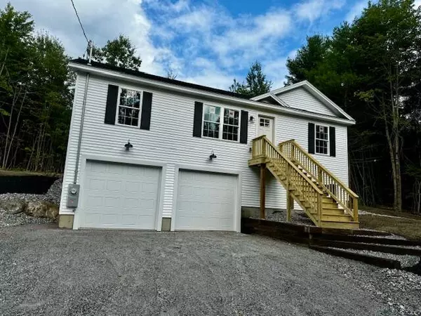 Raymond, ME 04071,4 Colonial DR